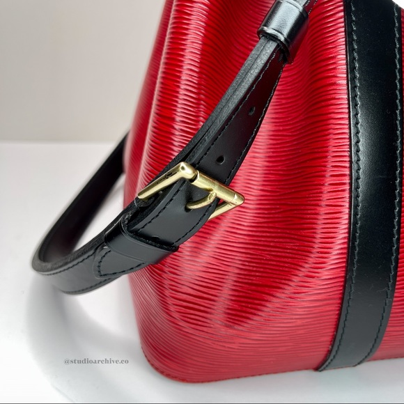 LV Epi Petit Noé in Red/Black - Picture 3 of 9